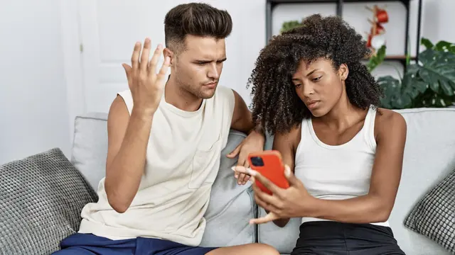 Mengatasi cushioning dalam hubungan membutuhkan pendekatan yang hati-hati dan penuh empati.