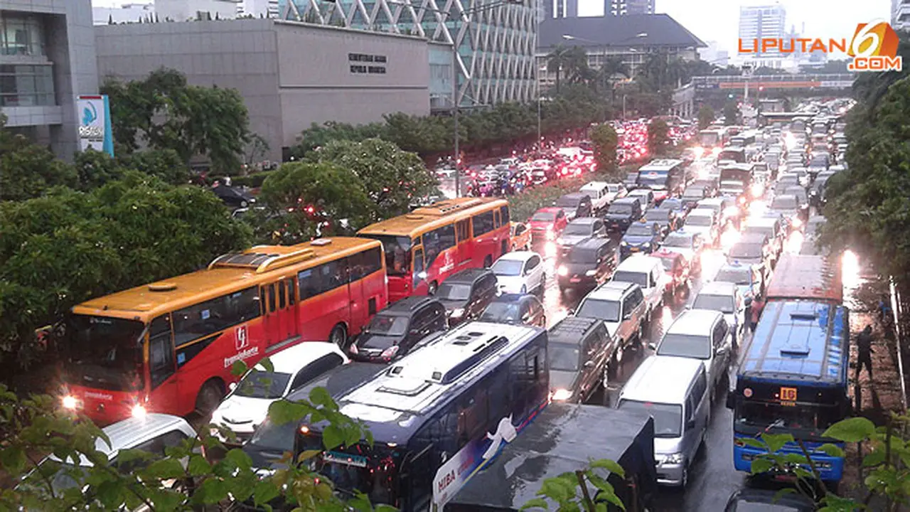 macet-hujan-jakarta130418c.jpg