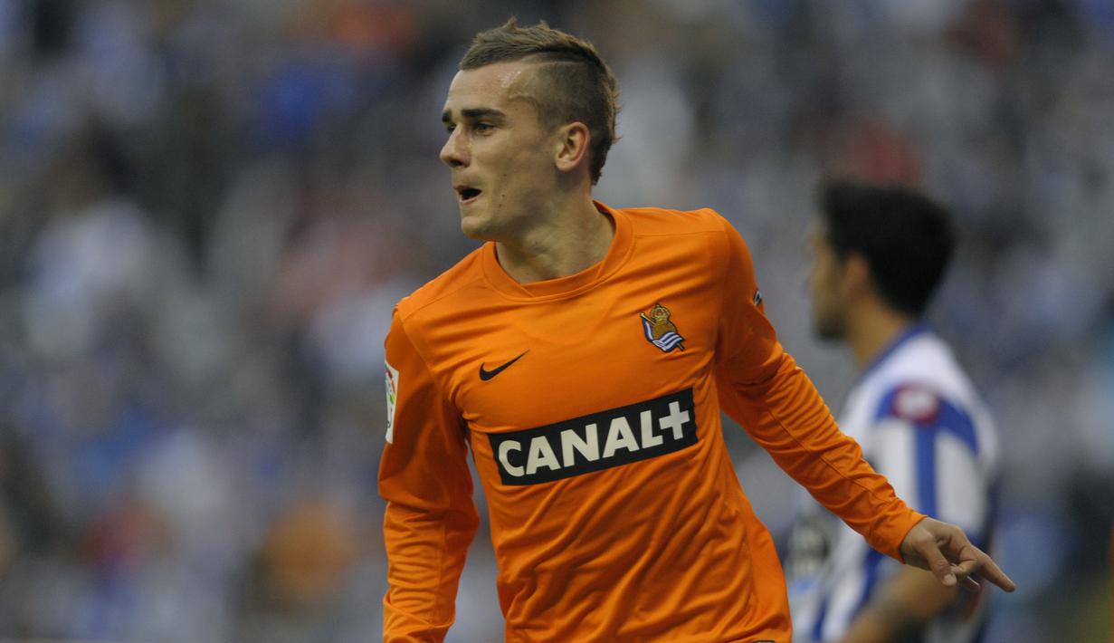 Antoine Griezmann dengan gaya rambut pendeknya saat bergabung dengan klub Real Sociedad pada tahun 2013. (Photo by Miguel Riopa / AFP)