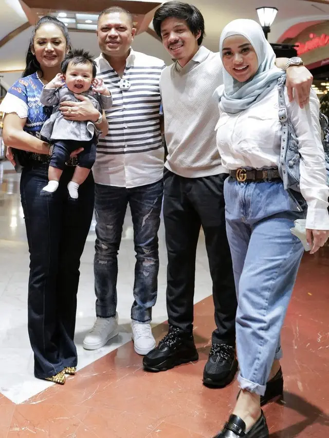 Krisdayanti Saat Makan Malam Bersama Ameena dan Aurel Hermansyah,credit: @krisdayantilemos