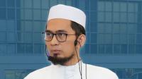 Ustadz Adi Hidayat (SS: YT. Ustadz Adi Hidayat Official)