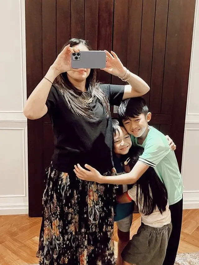 Potret Aliya Rajasa, Mantu SBY Kenakan Kebaya Hamil saat Kondangan Putri Tanjung Hingga Serba Ungu di Pengajian 4 Bulanan/@ruby_26