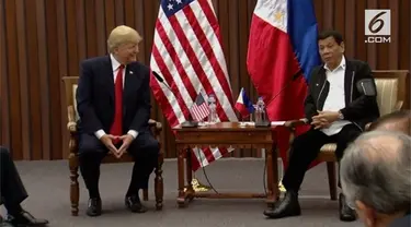 Presiden Duterte dan Presiden Trump melakukan pertemuan bilateral. Dalam pertemuan tersebut, kedua presiden saling memuji satu sama lain.