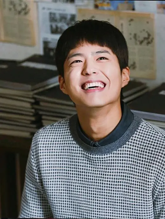 Dengan kesantunannya, Park Bo Gum mengatakan bahwa ia tak sendirian membangun kesuksesan ini. Ia mengatakan telah banyak dibantu oleh Song Joong Ki yang selalu membantu dan menyemangatinya. (Instagram/songjoongki.official)