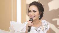 Krisdayanti di Malinda Gallery Kemang. (Bambang E Ros/Fimela.com)