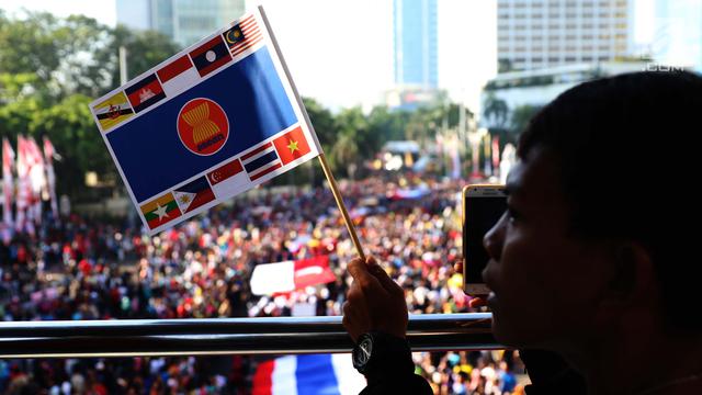 Rayakan 50 Tahun ASEAN, Parade Kostum dan Budaya Meriahkan CFD