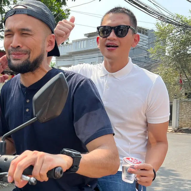 Teuku Wisnu Memeriahkan Perayaan HUT RI ke-78 dengan Lomba 17-an bersama Anak-Anak. (instagram.com/teukuwisnu)