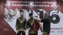 Ketua Umum PSSI, Edy Rahmayadi, memakaikan jaket Timnas Indonesia ke pelatih, Fachri Husaini saat acara pelepasan Timnas U-16 ke piala AFF di Jakarta, Kamis, (6/7/2017). Piala AFF U-15 akan berlangsung 9-22 Juli di Thailand. (Bola.com/M Iqbal Ichsan)