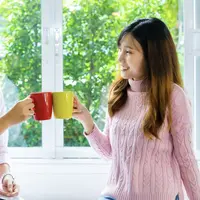 Selain kebersamaan, penting untuk memberikan pasangan atau sahabat ruang untuk tumbuh secara pribadi. Foto: Freepik