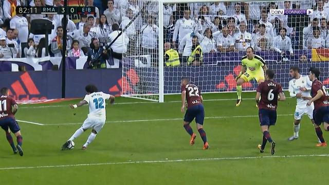 Real Madrid kalahkan Eibar dalam lanjutan La Liga, Senin (23/10/2017) dinihari WIB. This video is presented by Ballball.