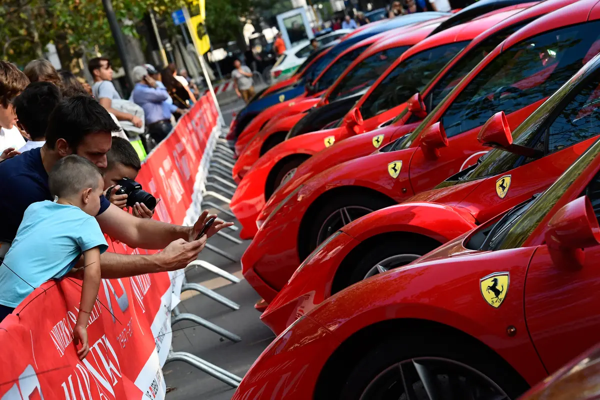 Rayakan HUT ke-70, Ratusan Mobil Mewah Ferrari Dipamerkan di Milan