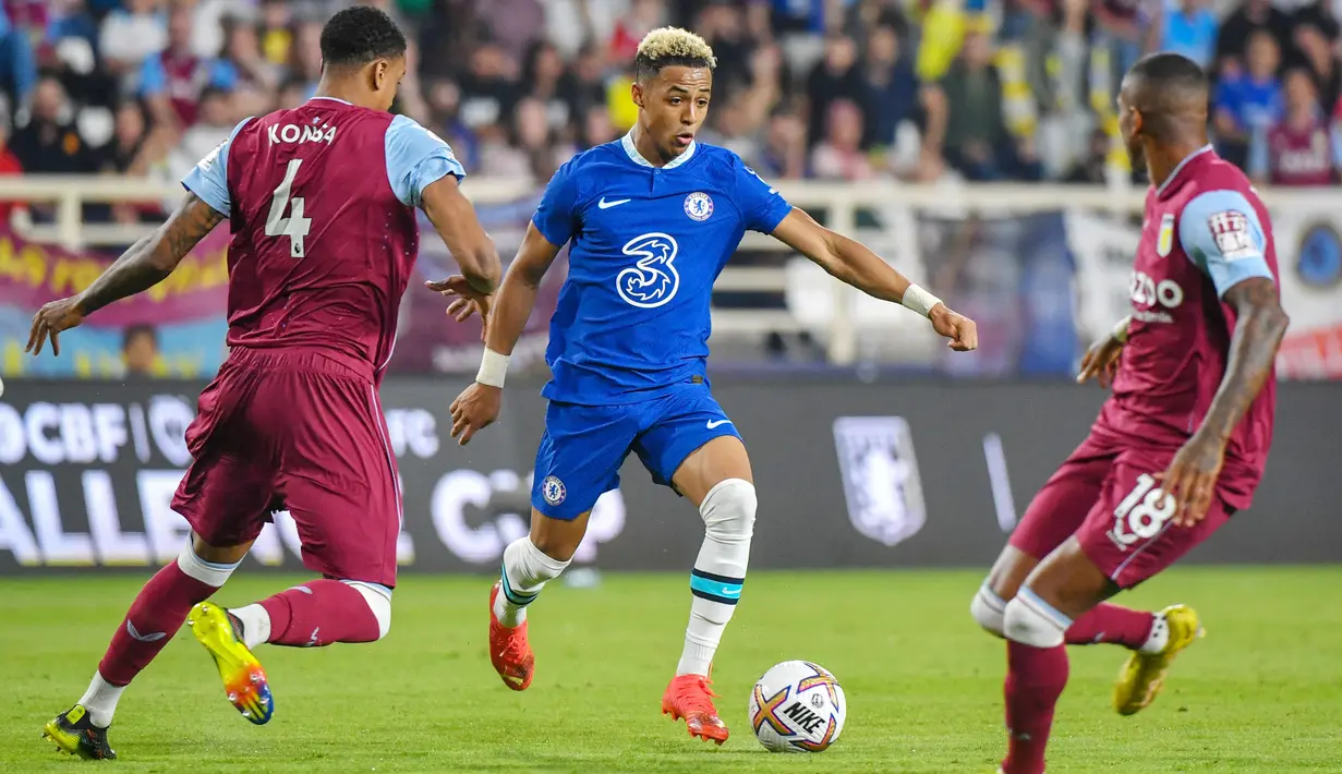 Chelsea memperoleh sejumlah kesempatan untuk menyamakan skor. Namun, peluang yang didapat gagal dimaksimalkan menjadi gol. Skor 1-0 untuk Aston Villa bertahan hingga laga usai. (AFP/Ryan Lim)