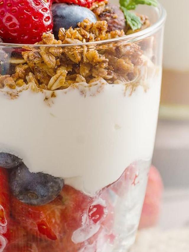 Granola Berry with Greenfields Yogurt