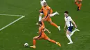 Inggris sejatinya sempat tertinggal lebih dulu setelah Xavi Simons mencetak gol di awal babak pertama. (AP Photo/Hassan Ammar)