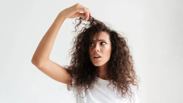 Faktor Utama Penyebab Rambut Rontok pada Wanita, dari Genetik hingga Hormon