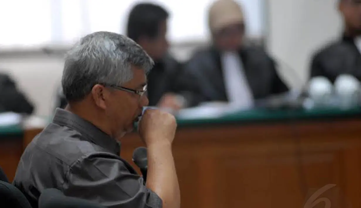 Dalam persidangan yang digelar Kamis (12/06/14) menghadirkan saksi mantan Ketua Mahkamah Konstitusi, Akil Mochtar (Liputan6.com/Miftahul Hayat)