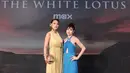 Patricia Gouw dan Regina Phoenix mencuri perhatian di gala premiere serial televisi terkenal 'The White Lotus' musim ketiga. Kehadiran Patricia dan Regina semakin spesial karena bertepatan dengan kehadiran salah satu bintang utama serial tersebut, Lisa BLACKPINK. (Liputan6.com/IG/@reginaaphx)