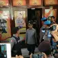 Bupati Pamekasan Achmad Syafii saat keluar dari Mapolres Pamekasan usai diperiksa penyidik KPK (Liputan6.com/Mohammad Fahrul)