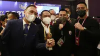 Menpora RI, Zainudin Amali, Ketua PSSI, Mochamad Iriawan, Pemilik Rans Cilegon FC, Raffi Ahmad dan Pemilik Persis Solo, Kaesang Pangarep, foto bersama saat Kongres PSSI di Hotel Raffles, Jakarta, Sabtu (29/5/2021). (Foto: Bola.com/M Iqbal Ichsan)