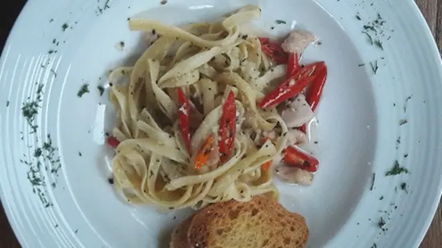 Spaghetti Chicken Aglio Olio