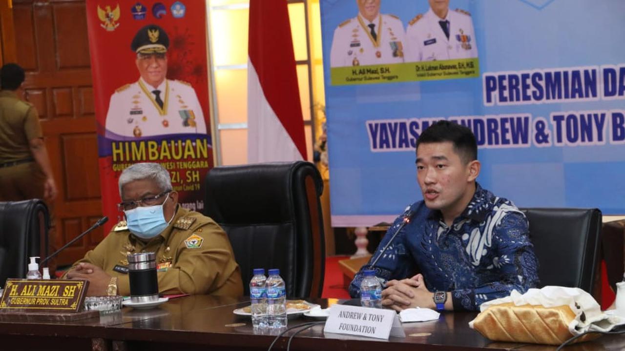 Gubernur Sulawesi Tenggara Ali Mazi saat pembaruan struktur Yayasan Andrew dan Tony.(Liputan6.com/Ahmad Akbar Fua)