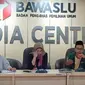 Organisasi Masyarakat Sipil Migrant Care melaporkan dugaan pelanggaran Pemilu 2024.  (Foto: Merdeka.com/