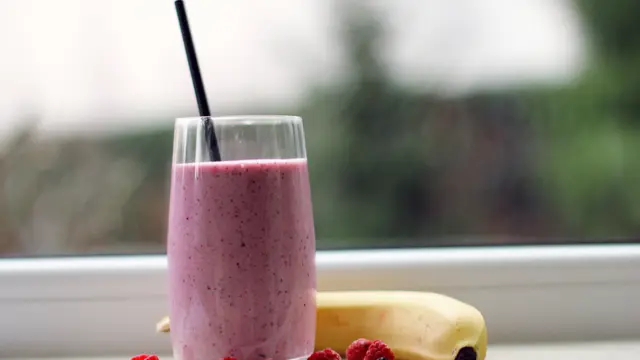 Contoh ilustrasi lychee smoothie
