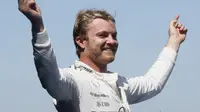 Nico Rosberg tampil sebagai juara GP Spanyol (Reuters/Albert Gea)