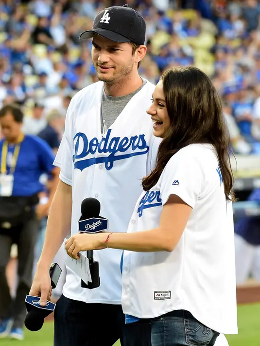 Hal ini tentu membuat Ashton sangat panic. Namun uniknya, ini semua hanya sekedar mimpi. Lantaran panik, Ashton pun terbangun dari tidurnya. Kala itu waktu sudah menunjukan pukul 3.30 dini hari. (AFP/Bintang.com)