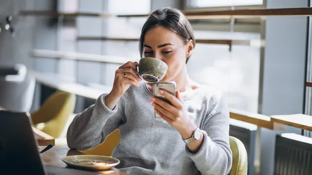 wanita juli orang yang menyesal