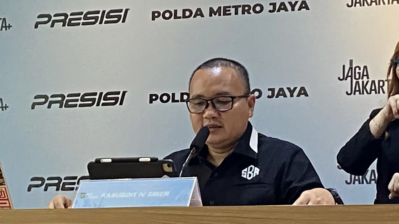 Polisi jelaskan kasus pembobolan kartu kredit di jakarta. (Liputan6.com/Tisha Maulida Fazriah).