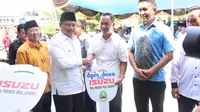Wagub Jabar Serahkan Lima Maskara untuk Desa Berprestasi