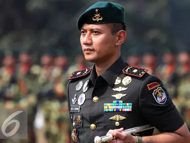 Mayor Inf Agus H Yudhoyono saat mengikuti upacara sertijab di Markas Yonif Mekanis 203, Tangerang (22/8/2015). Agus resmi menjabat Komandan Batalyon Infanteri Mekanis 203. (Liputan6.com/Helmi Afandi)