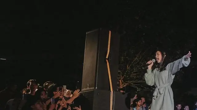 6 Gaya Busana Keisya Levronka Pelantun “Tak Ingin Usai” Saat Manggung, Kasual hingga Elegan