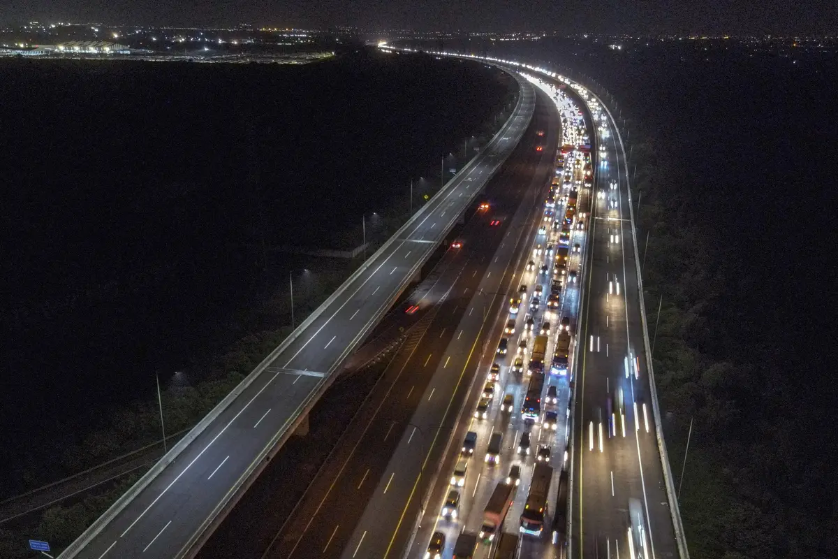 Kepadatan Arus Mudik Lebaran 2022 di Tol Jakarta-Cikampek