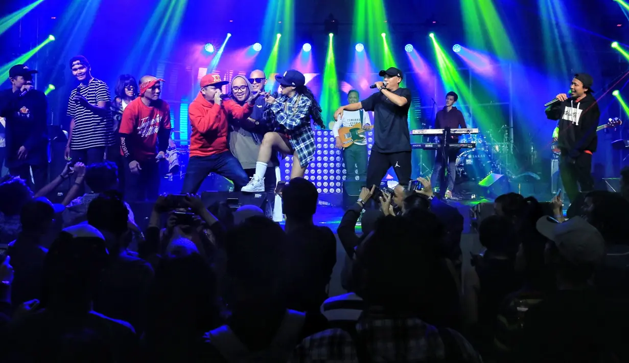 Konser ini juga sebagai tanda 25 tahun penyanyi 47 tahun itu berkarya.  Suka duka pernah dirasakan bahkan sampai terjerembab narkoba. (Adrian Putra/Bintang.com)