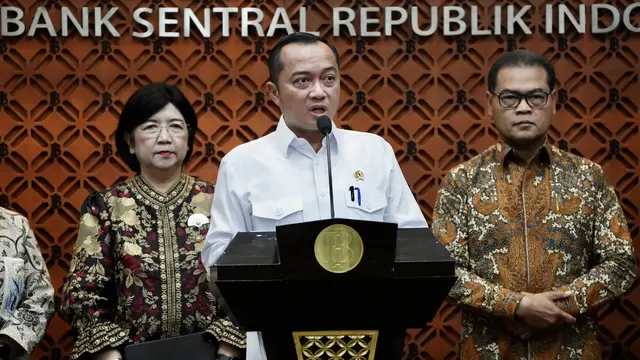 Mensesneg Prasetyo Hadi mengumumkan pengunduran diri Gubernur BI Perry Warjiyo, Senin, (27/7/2026). (Foto: Bank Indonesia)