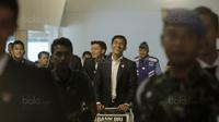 Gelandang Indonesia, Hanif Sjahbandi, tampak bahagia saat tiba di Bandara Soekarno-Hatta, Tangerang, Rabu, (30/8/2017). Pemain Indonesia disambut para fans sepulangnya dari SEA Games di Malaysia. (Bola.com/M Iqbal Ichsan)