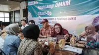 Sandiaga Salahuddin Uno mengapesiasi peluncuran program UMKM Start Up (Kurasi Produk UMKM & Pelatihan UMKM) di Fairway Cafe, Jalan Achmad Adnawijaya ST Nomor 46 Tegal Gundil, Bogor Utara, Kota Bogor, Jawa Barat, Sabtu (8/2/2025). (Tim News).