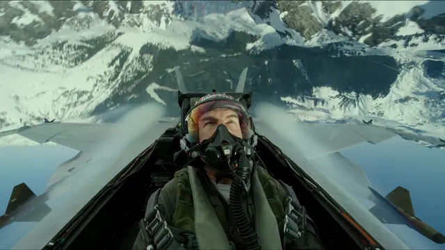 Aksi Tom Cruise dalam film Top Gun