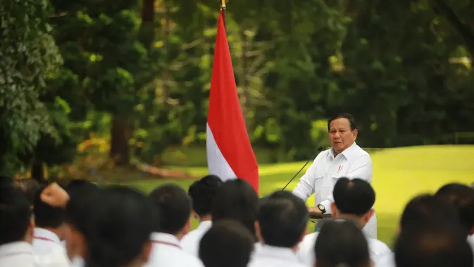 Prabowo 'Menjinakkan' Menteri: 'Saya Bukan Jenderal yang Ingin Militerisasi Anda'