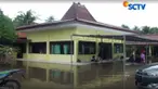Posko pengungsian di gedung Serbaguna Kecamatan Panjatan, Kabupaten Kulonprogo, Daerah Istimewa Yogyakarta dipenuhi oleh 600 warga.