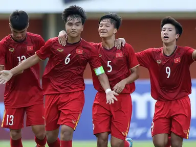 Timnas U-16 Vietnam berhasil melangkah ke partai final AFF U-16 2022 usai menang 2-0 atas Timnas U-16 Thailand dalam laga semifinal di Stadion Maguwoharjo, Sleman, Rabu (10/8/2022) sore WIB. Dua gol kemenangan Vietnam masing-masing dicetak di babak pertama dan babak kedua. (Bola.com/Bagaskara Lazuardi)