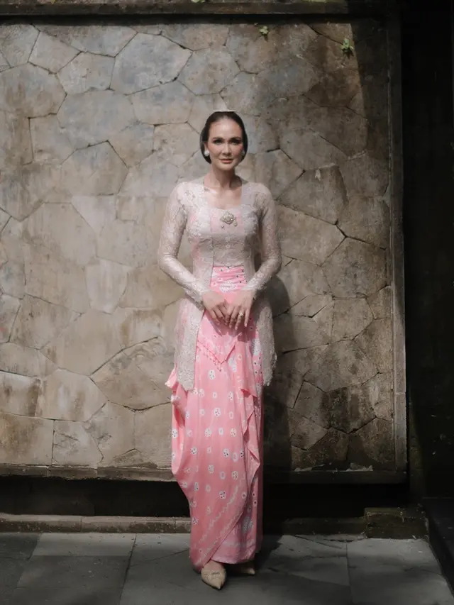 6 Potret Penampilan Luna Maya dari Siraman hingga After Party, Memukau di Usia 41