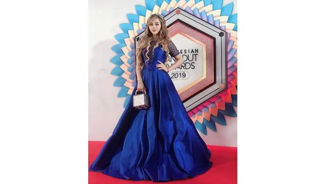 Meski begitu keduanya terlihat memiliki gaya yang berbeda, namun sama-sama berparas cantik.
