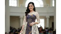 Model Dress Batik Brokat Pendek untuk Wisuda/Gemini AI