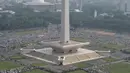 Menurut informasi, massa yang sebagian besar mengenakan baju putih mulai memadati Monas dari pukul 06.00 WIB. (merdeka.com/Imam Buhori)