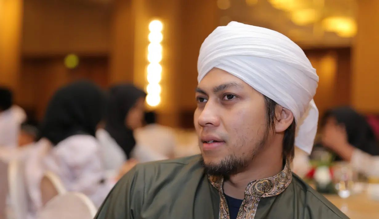 "Saya harus berani ambil keputusan. Kalau saya tinggalkan ini (keartisan) saya enggak akan dapat ini (popularitas), konsekuensi memang. Tapi alhamdulillah Allah selalu  memudahkan semua urusan saya," ucap Sunu. (Andy Masela/Bintang.com)
