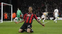 Striker Bournemouth, Joshua King, merayakan gol kemenangan atas MU pada laga Liga Premier Inggris di Stadion Vitality, Inggris, Sabtu (12/12/2015). (AFP/Ian Kington)