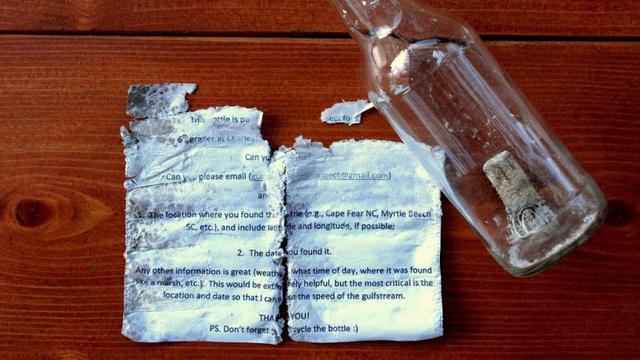 Hobi Berburu Surat dalam Botol